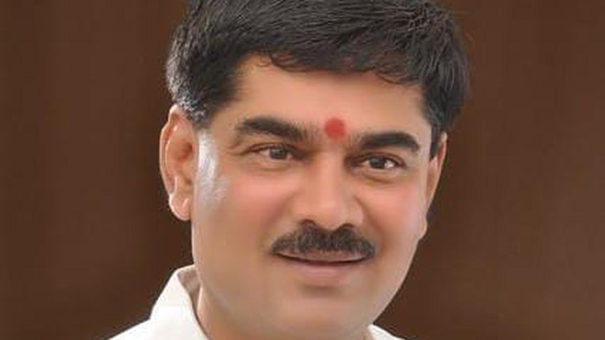 Uddhav Thackeray should remain accessible, says Shiv Sena UBT former Secretary