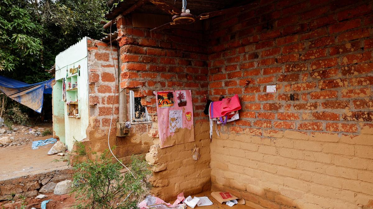 Wayanad landslide victims claim thieves are looting their abandoned homes -  The Hindu