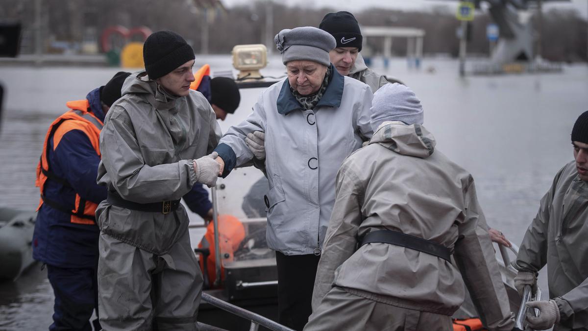 Thousands of people at risk as floods hit Russia's south