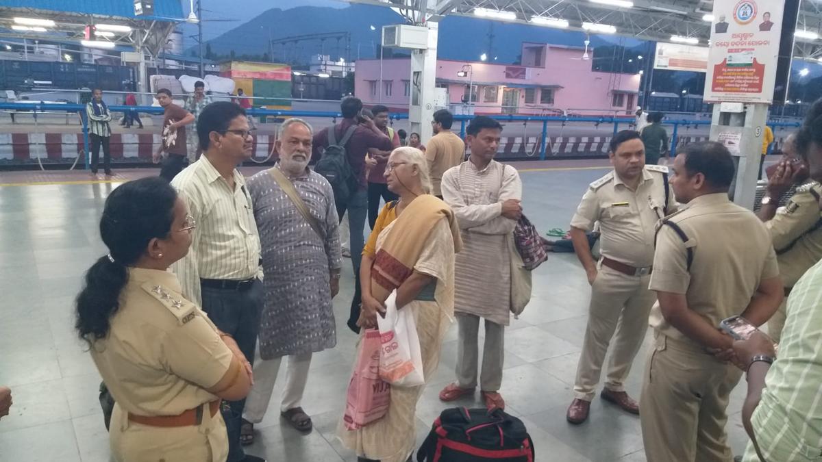 Odisha police turn Medha Patkar, activists away from Rayagada where resistance against bauxite mining simmering