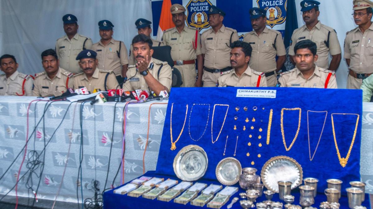 Two held for theft at shop; gold, silver ornaments recovered