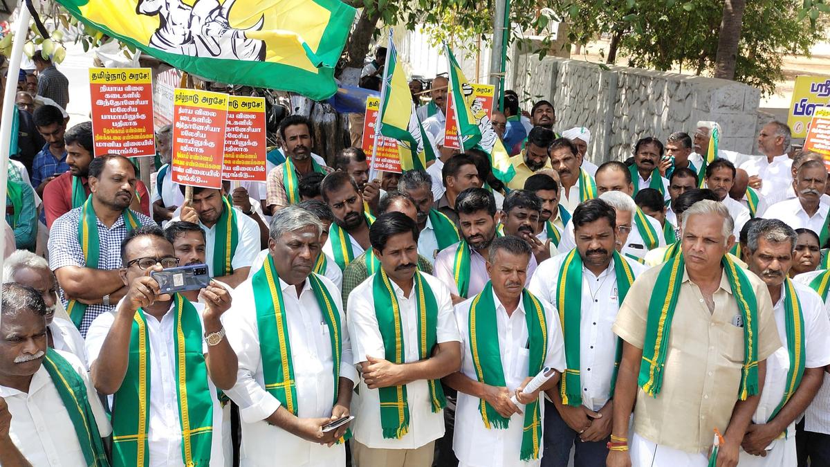 Farmers in Tiruppur to step up protests demanding supply of coconut oil through fair price shops