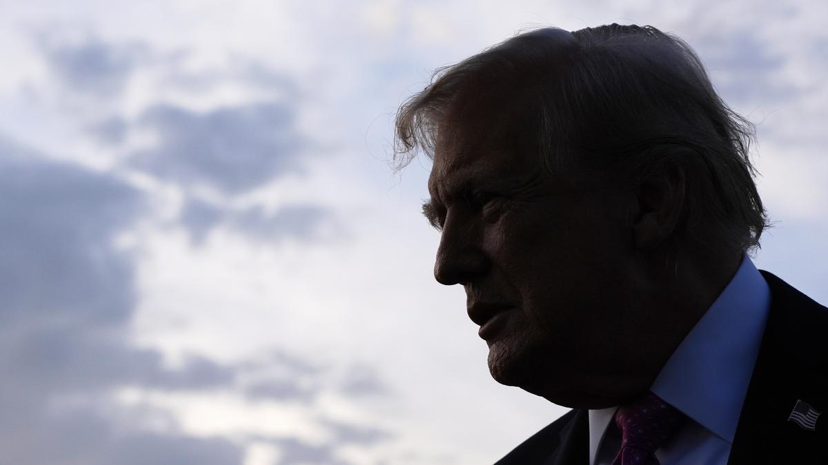 https://th-i.thgim.com/public/incoming/1bk1st/article70109313.ece/alternates/LANDSCAPE_1200/Trump_AI_Presidential_Imagery_09627.jpg