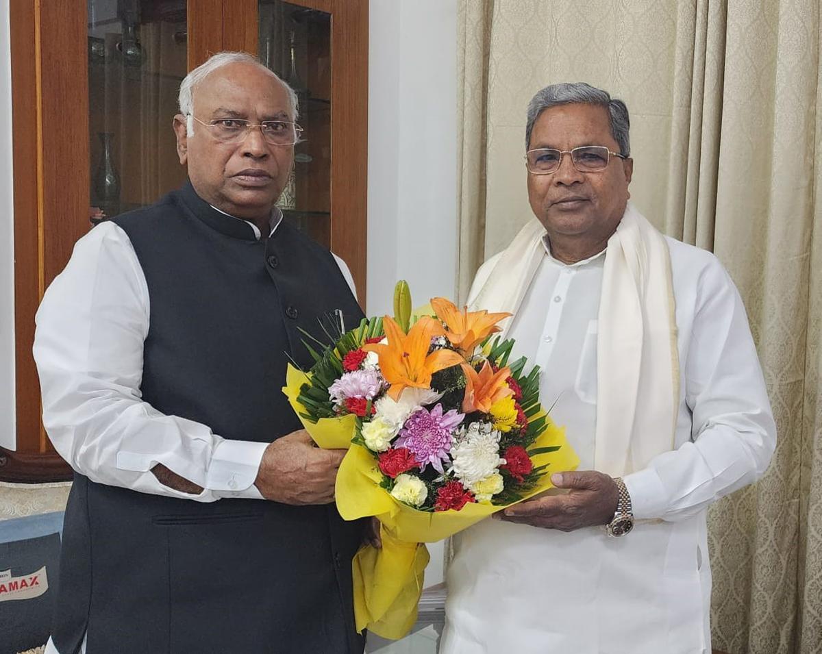 Siddaramaiah meets Kharge ahead of swearing in ceremony