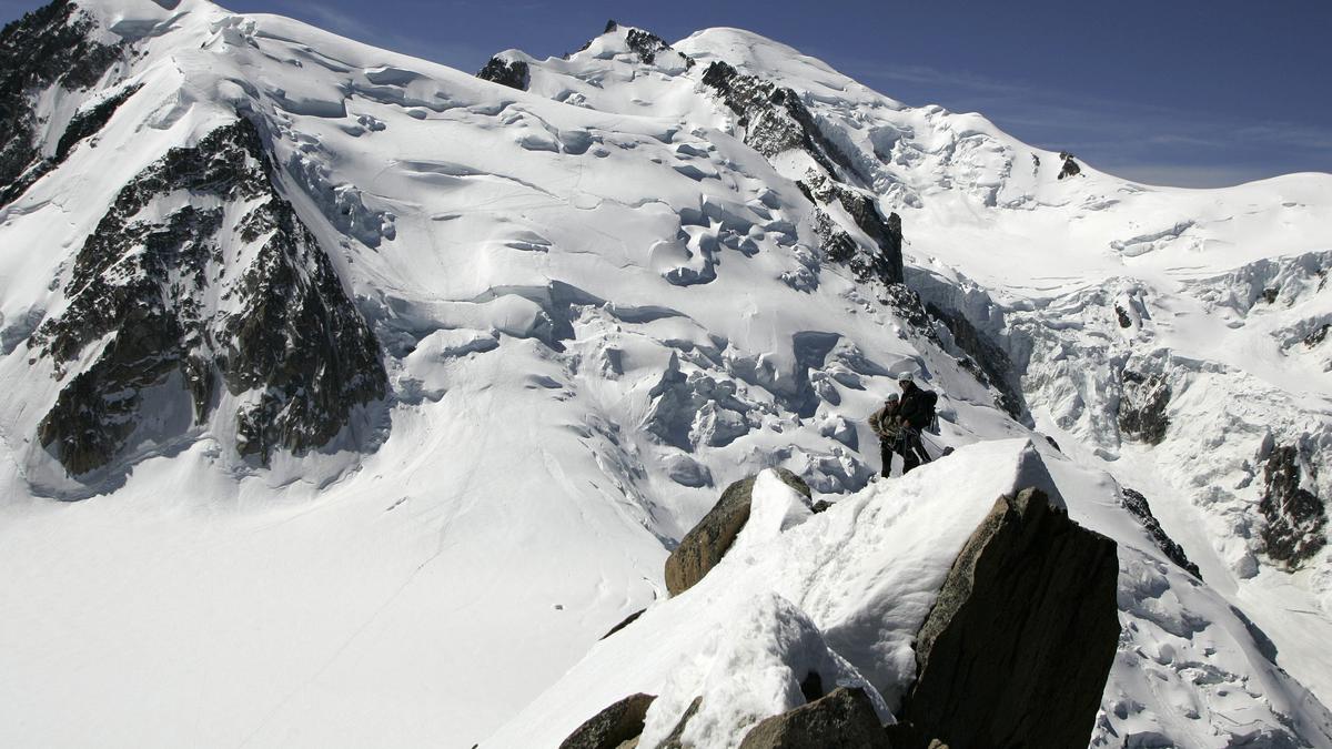 Avalanches kill 9 in Italy, Austria as heavy snow hits Alps
