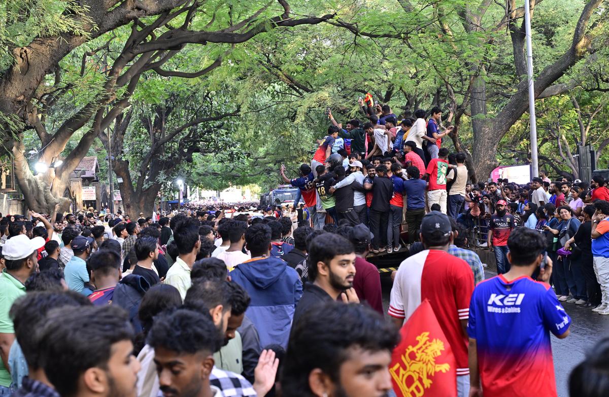Scene outside a gate of M. Chinnaswamy Stadium after RCB fans tried to forcibly enter the premises in Bengaluru on June 4, 2025.