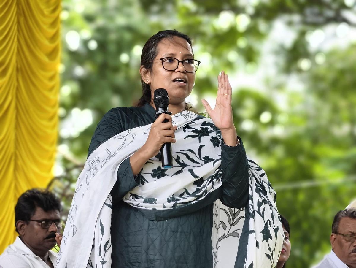 thehindu.com - Purnima Sah - Varsha Gaikwad accuses Mahayuti government of turning Mumbai into a gas chamber