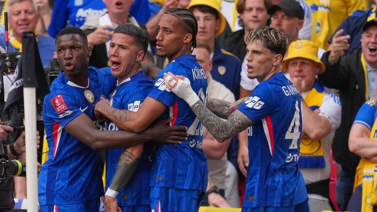 Chelsea steadies ship by beating Leeds to reach FA Cup final