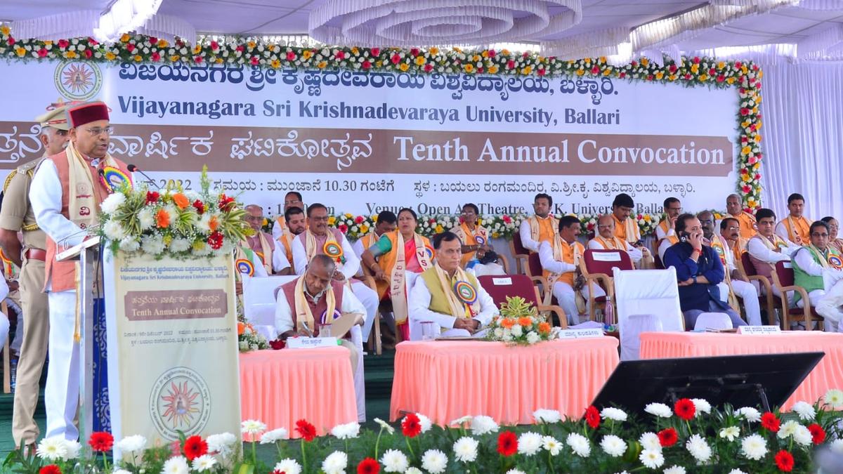 Governor urges students to contribute to society and to the development of nation