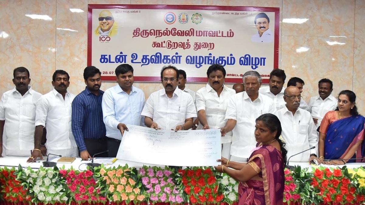 Minister distributes loans to the tune of ₹5.02 crore to 643 beneficiaries in Tirunelveli