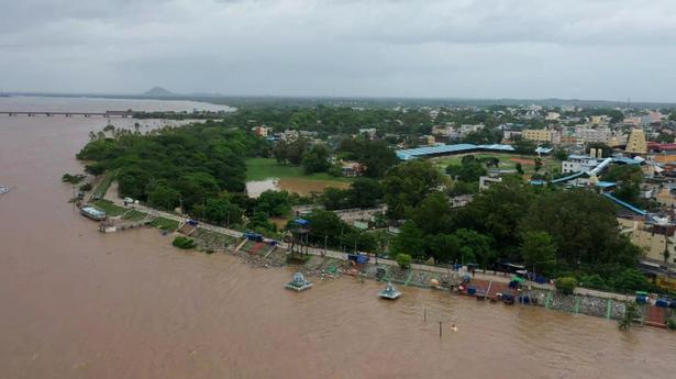Godavari inches close to highest ever flood level