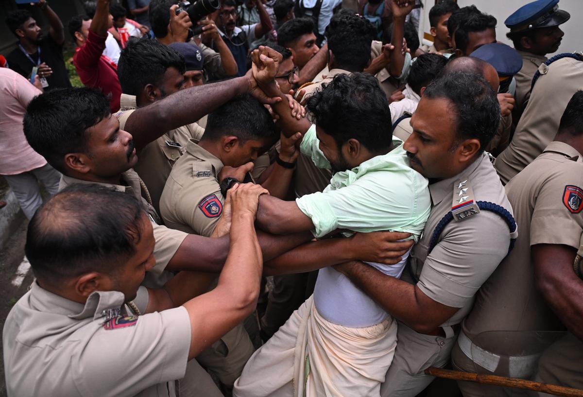 The police detaining SFI activists who attempted to block the gates to University of Kerala Senate Hall as Governor Rajendra Vishwanath Arlekar arrived for a function in Thiruvananthapuram on Wednesday.