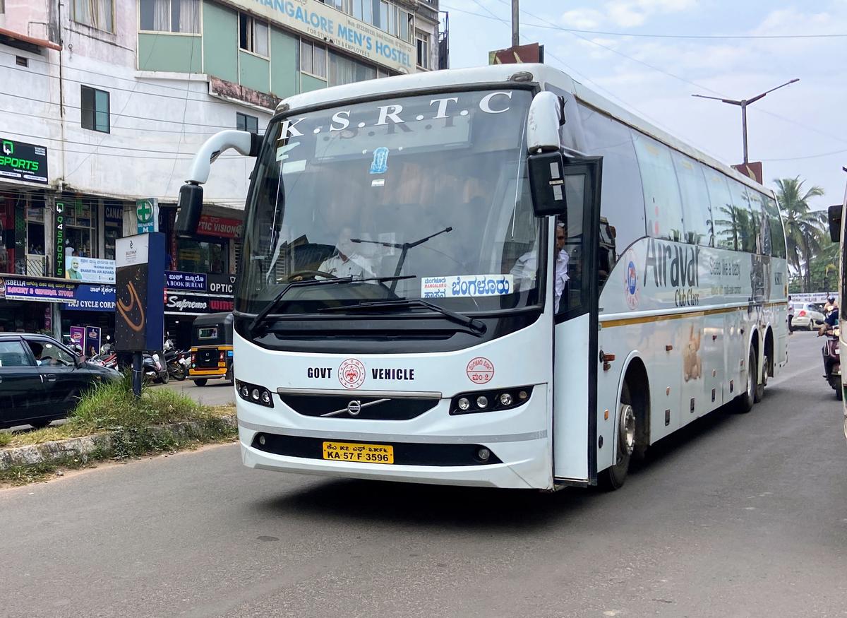 Marathi activists vandalise KSRTC bus in Maharashtra over claims on border areas by Karnataka