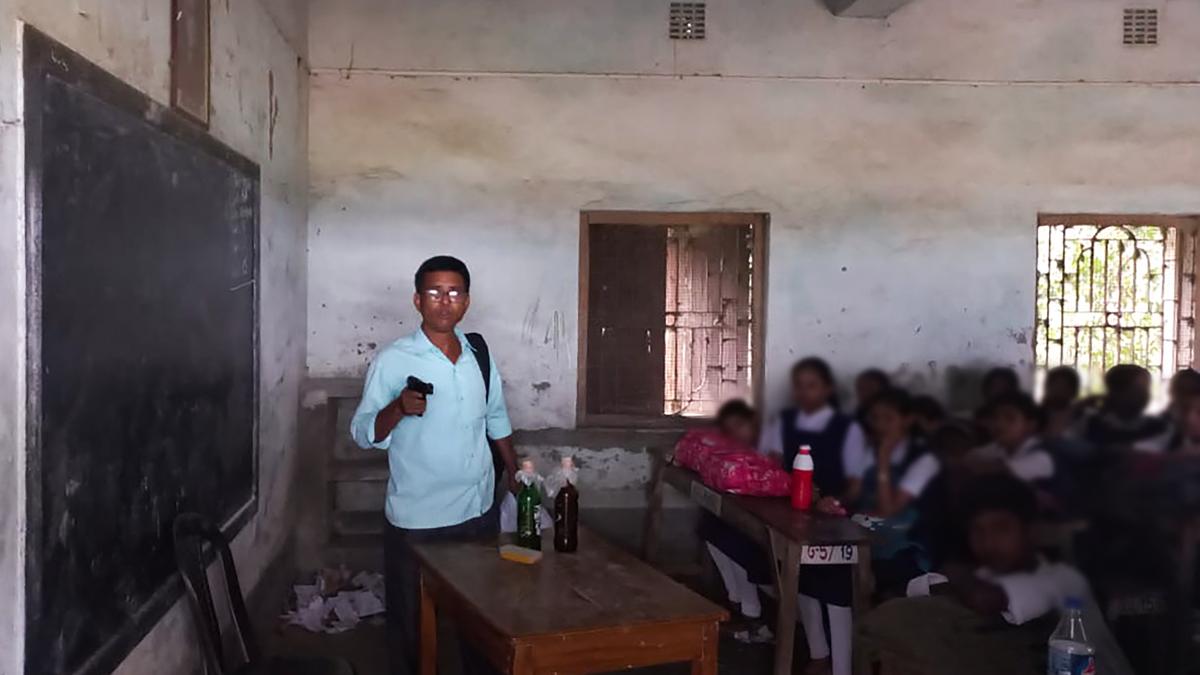 Police avert hostage crisis in Bengal school, disarm gun-wielding man