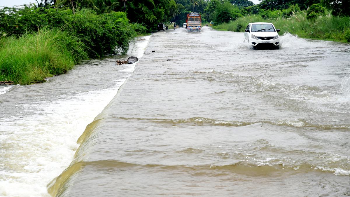 Officials on their toes as Cauvery and Kollidam on spate yet again