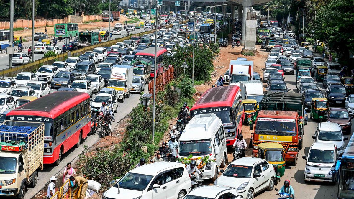 Minister discusses solutions to traffic bottleneck on Bengaluru’s airport road