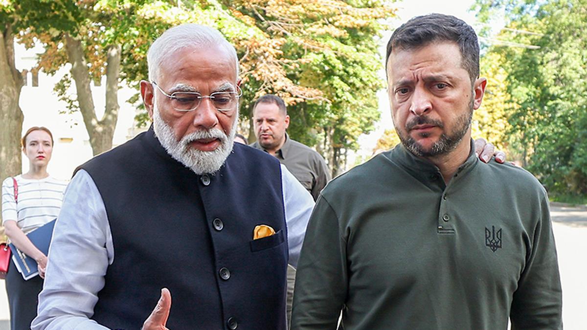 https://th-i.thgim.com/public/incoming/1ihsv6/article69938297.ece/alternates/LANDSCAPE_1200/IMG_PM_Narendra_Modi_and_2_1_R3D82OIF.jpg