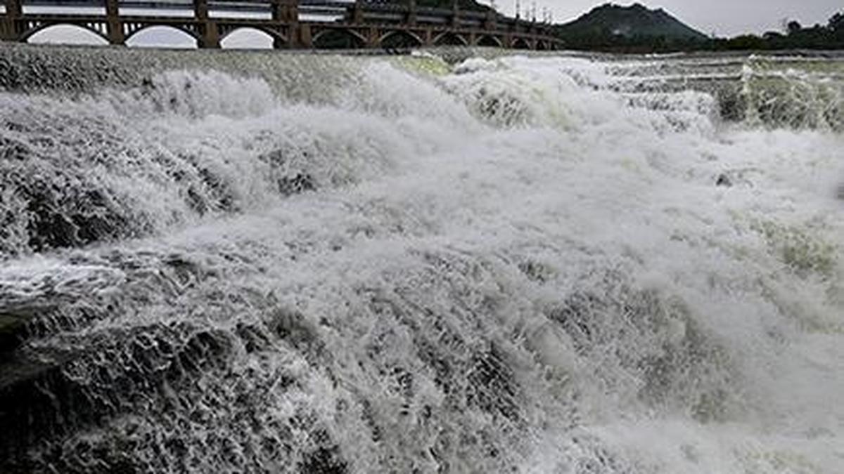 Water level in Mettur Dam stands at 105.23 feet