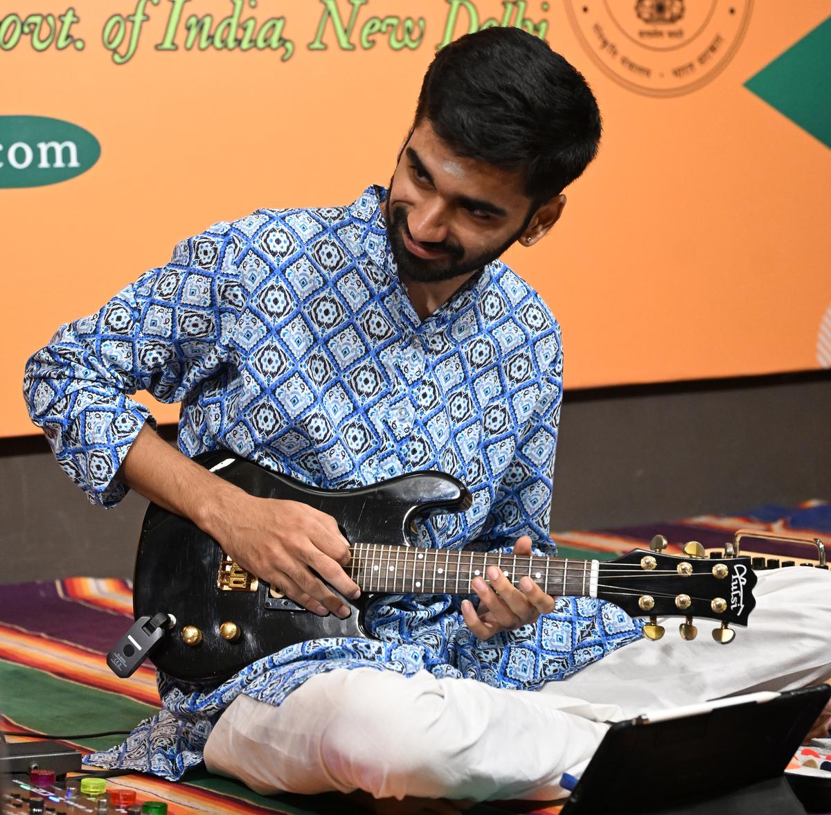 Vishwas Hari  played the raga alapana of Nagaswarali with finesse.