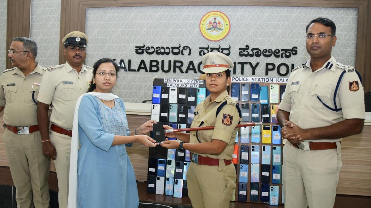 101 stolen, lost mobile phones returned to owners in Kalaburagi