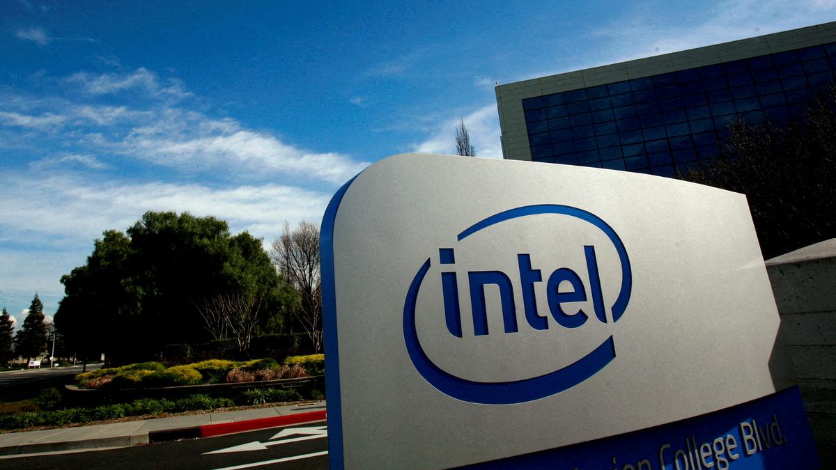 Intel has limited customer commitments for latest chip manufacturing tech, CFO says