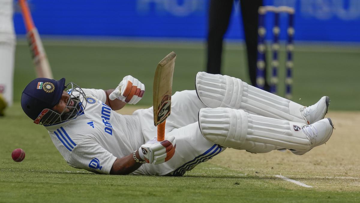 It was a stupid shot, Rishabh Pant let team down: Gavaskar