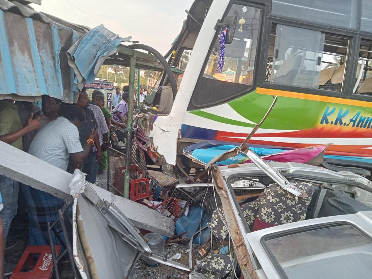 Several injured in multiple vehicle collisions in Salem