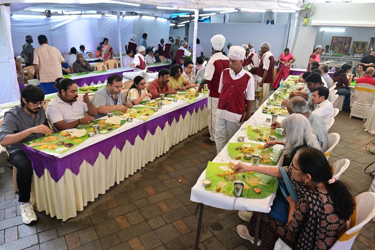   संगीत अकादमी में संस्था कैटरिंग सर्विस की कैंटीन का एक दृश्य। 