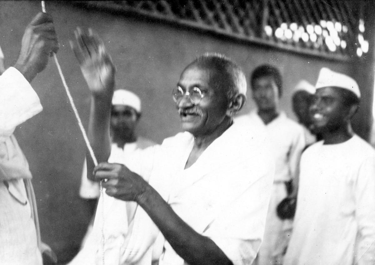 Gandhi Smaraka Nidhi objects to 'wrong' portrayal of Gandhiji in advertisement  campaign in Karnataka - The Hindu