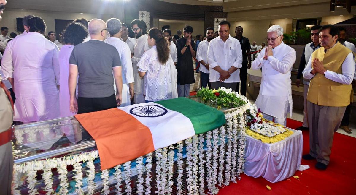 Full state honours accorded to Asha Bhosle in Mumbai | Updates - The Hindu