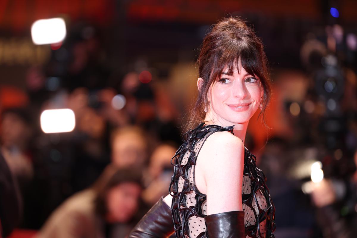 Actor Anne Hathaway on the red carpet at Berlinale 2023.