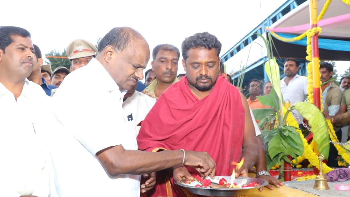 H.D. Kumaraswamy lashes out at Karnataka govt. over ‘A-Khata’ conversion drive