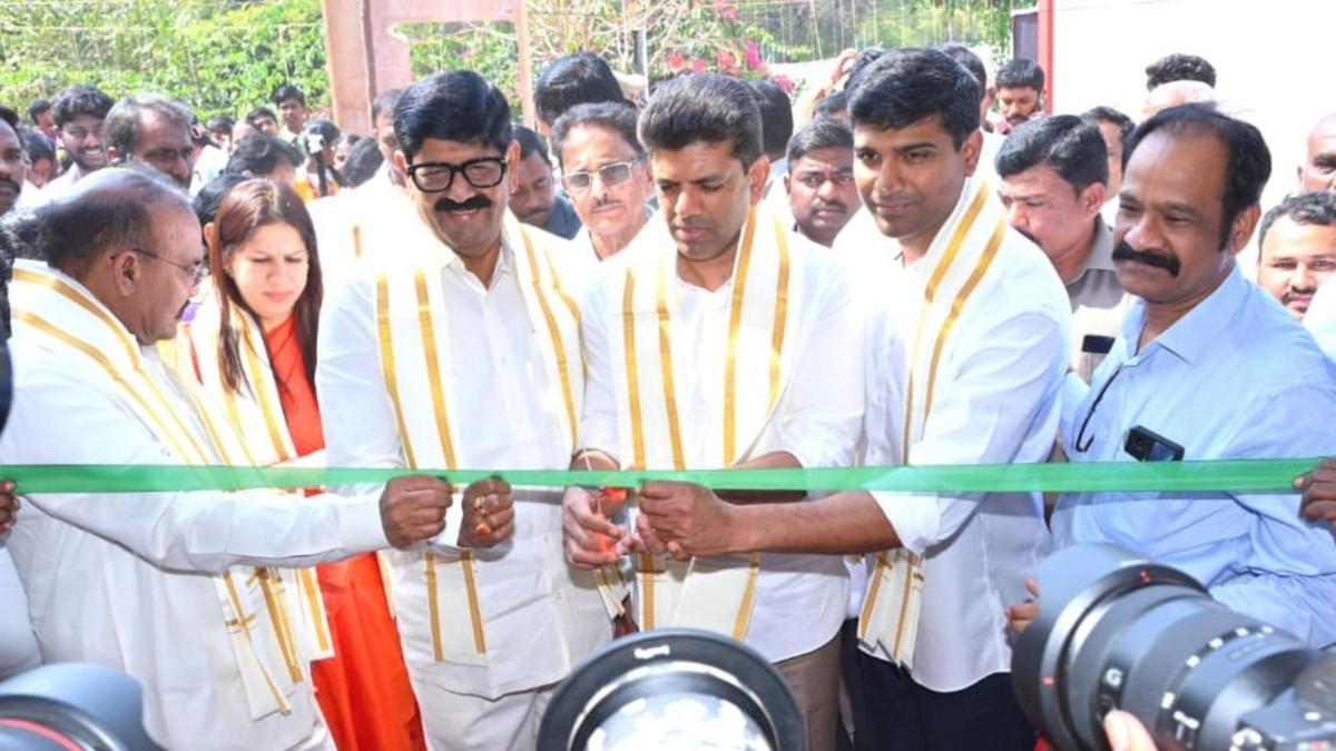 Union Minister Pemmasani inaugurates Vandematram exhibition by CBC at Kondaveedu festival
