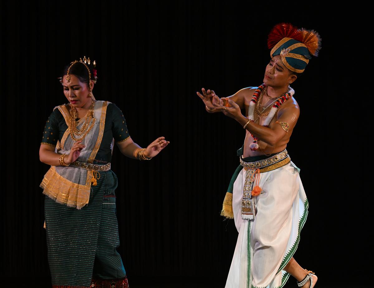 The couple showed remarkable understanding and harmony on stage.