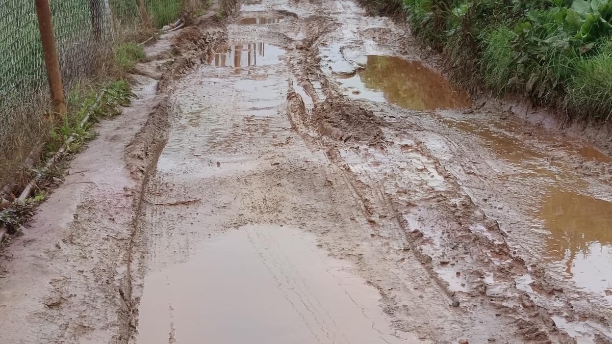Heavy rain damages road in Adhigaratty, residents demand long-term solutions
