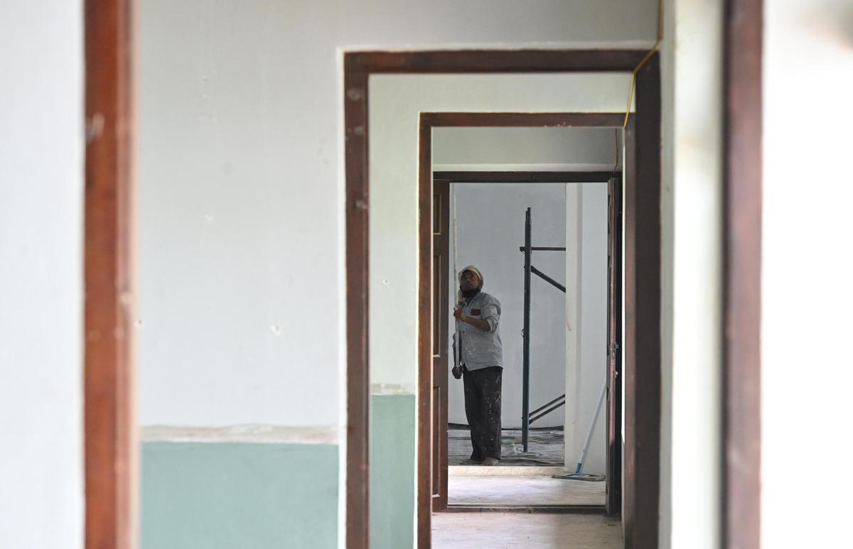 फोर्ट कोच्चि में एस्पिनवॉल हाउस से सटे डायरेक्टर बंगले में काम चल रहा है 