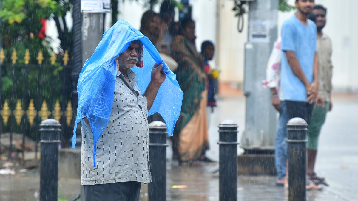 Karnataka rain: Officer-goers in Bengaluru stuck in their vehicles as junctions inundated by overnight rain
