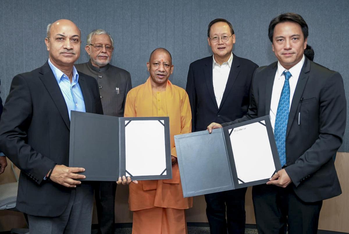 thehindu.com - Pti - AISATS to invest ₹4,458 cr in Jewar airport projects; MoU signed during Yogi Adityanath's Singapore visit