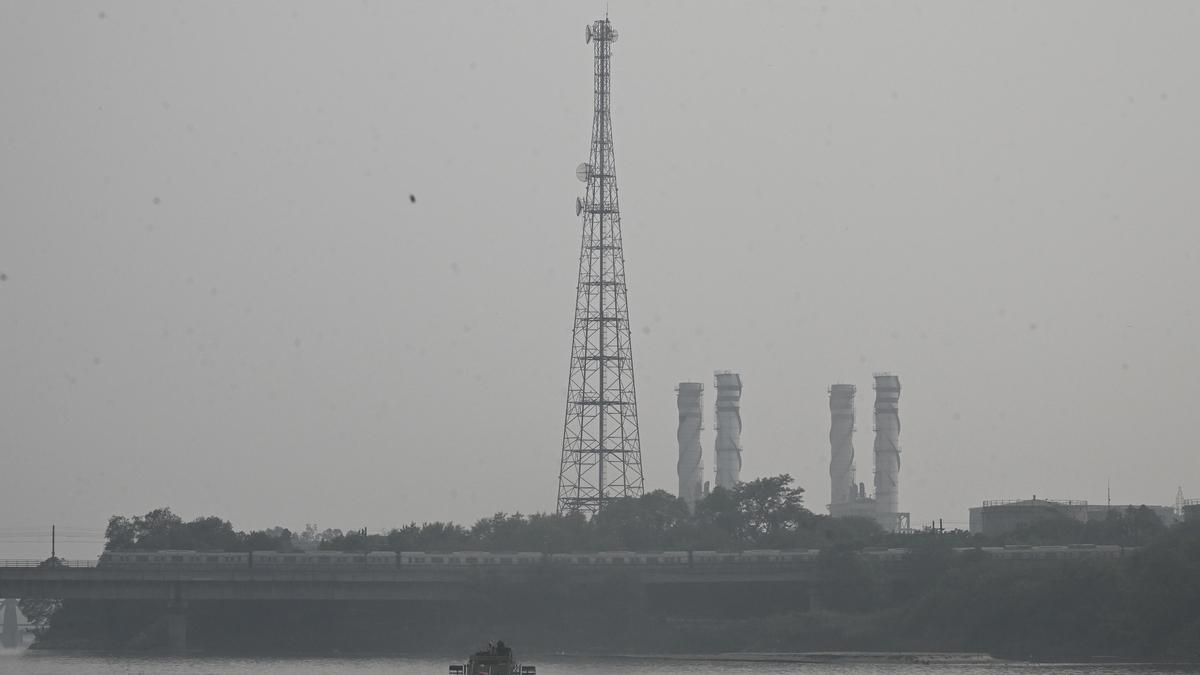 https://th-i.thgim.com/public/incoming/1n0uxh/article70204186.ece/alternates/LANDSCAPE_1200/SMOG%20STANDALONE_25_10_1.jpg