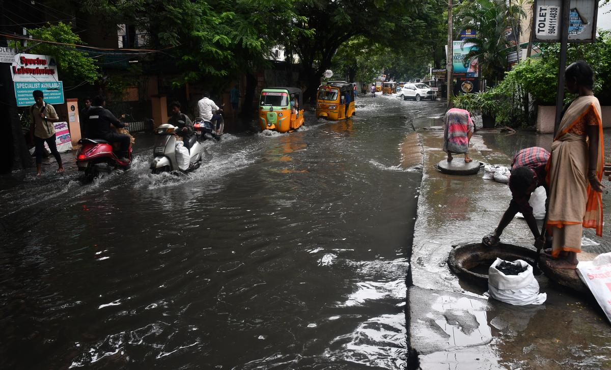 Rain abates in Chennai, civic workers start cleaning silt catch pits on