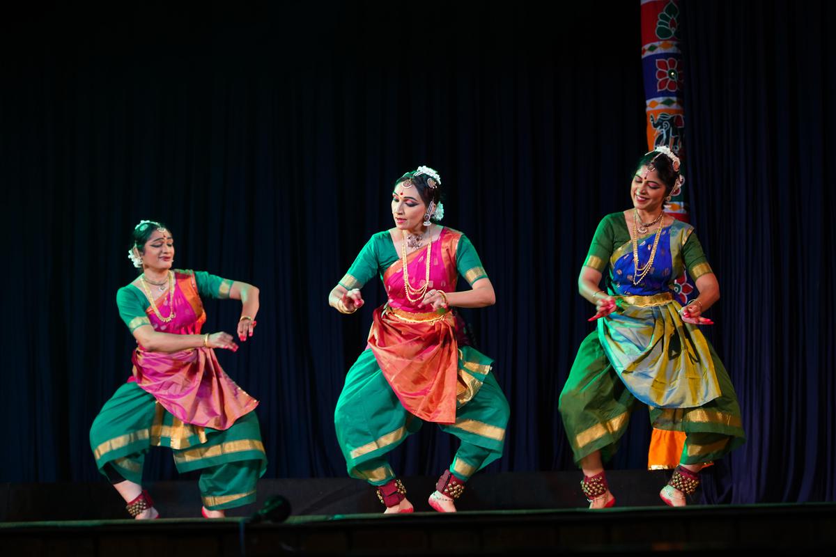 Aranga Thiru Ula by Manjari and group at Natyarangam’s Uthsava Bharatham festival, 2022.