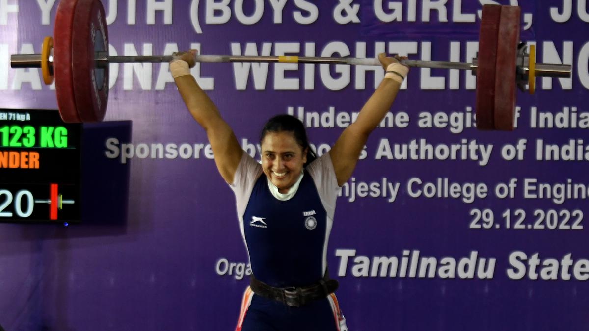 Record-setting Harjinder Kaur lifts the women’s 71kg gold