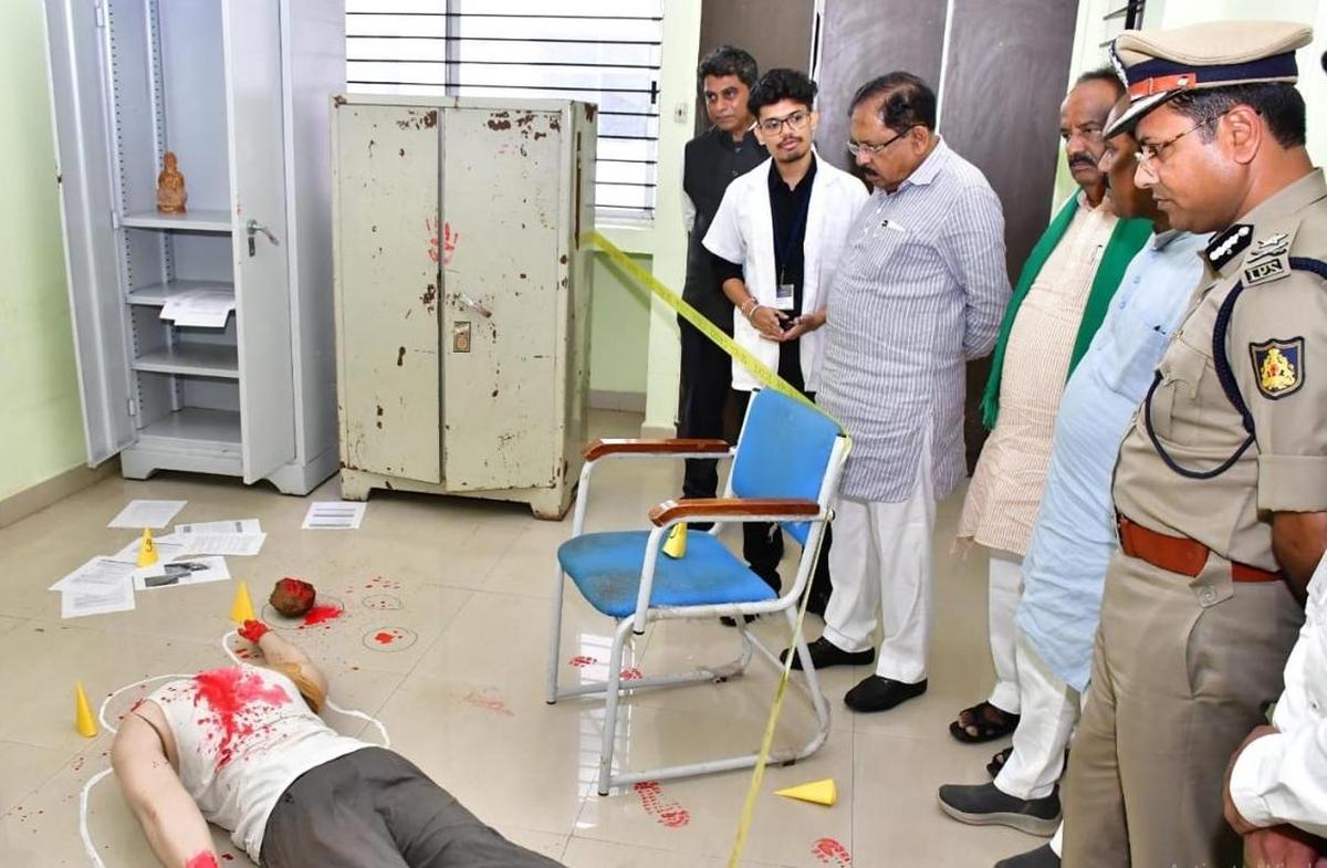 Home Minister G. Parameshwara takes a look at a model during his visit to National Forensic Sciences University in Dharwad.