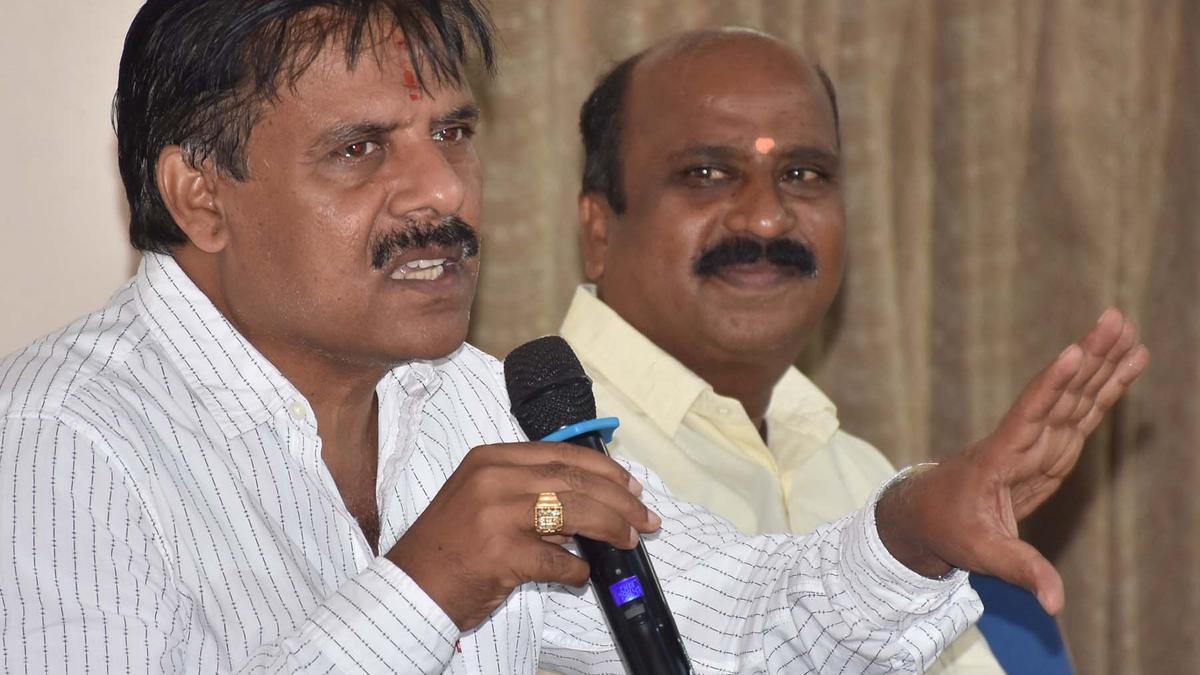 Defeated BJP, SDPI candidates in Narasimharaja turn heat on Tanveer Sait