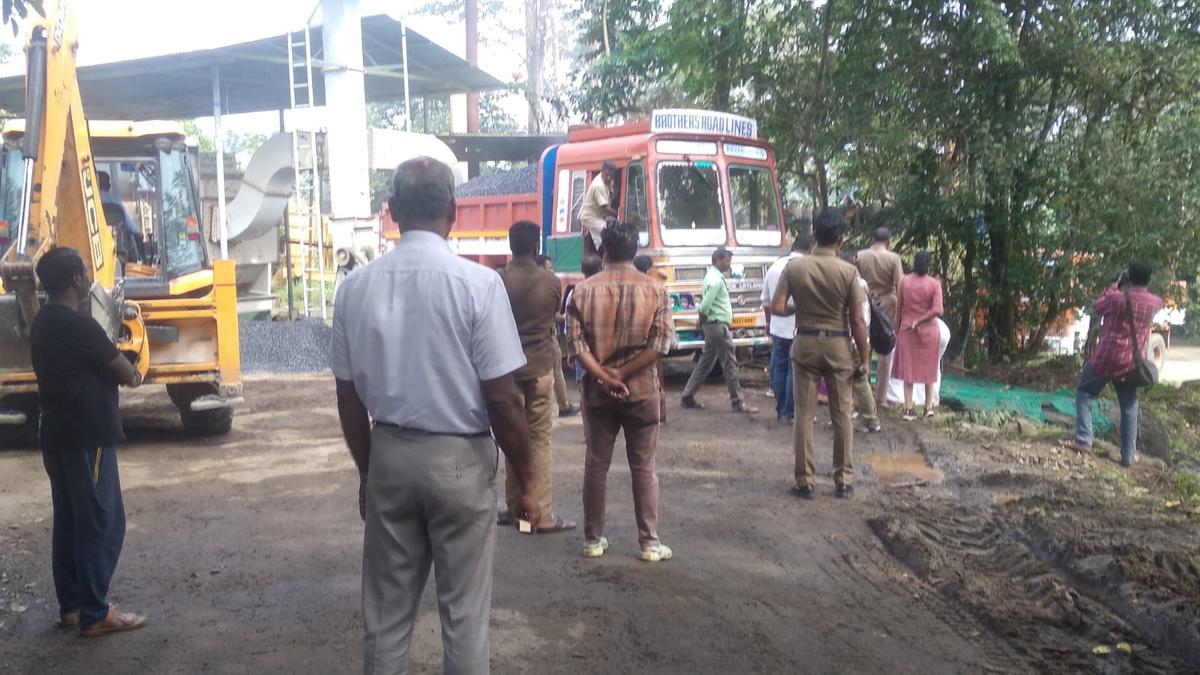 Devala residents demand closure of tar mixing factory in the Nilgiris