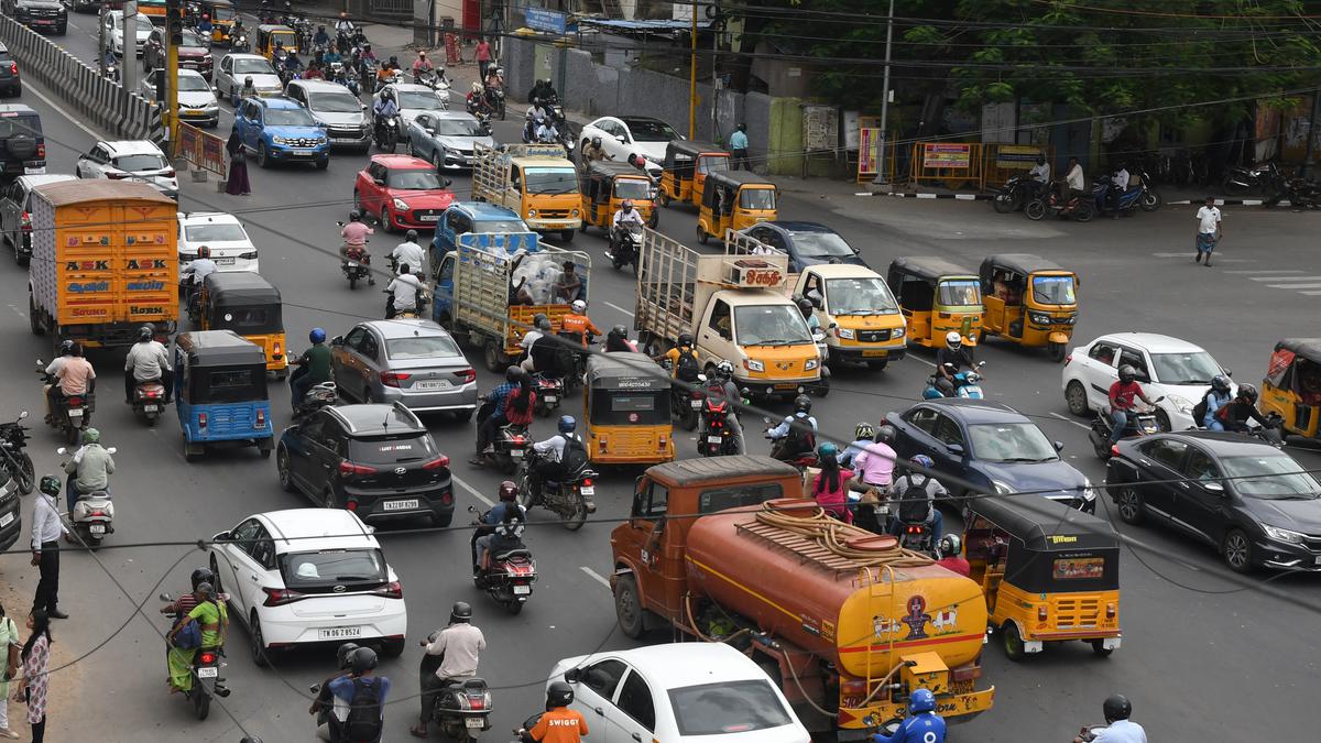 Impatience of pedestrians, drivers adds to congestion at Teynampet junction