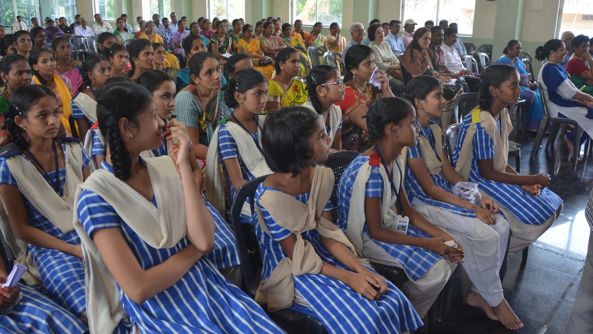 Girls aged 9 to 14 to get cervical cancer vaccines through schools