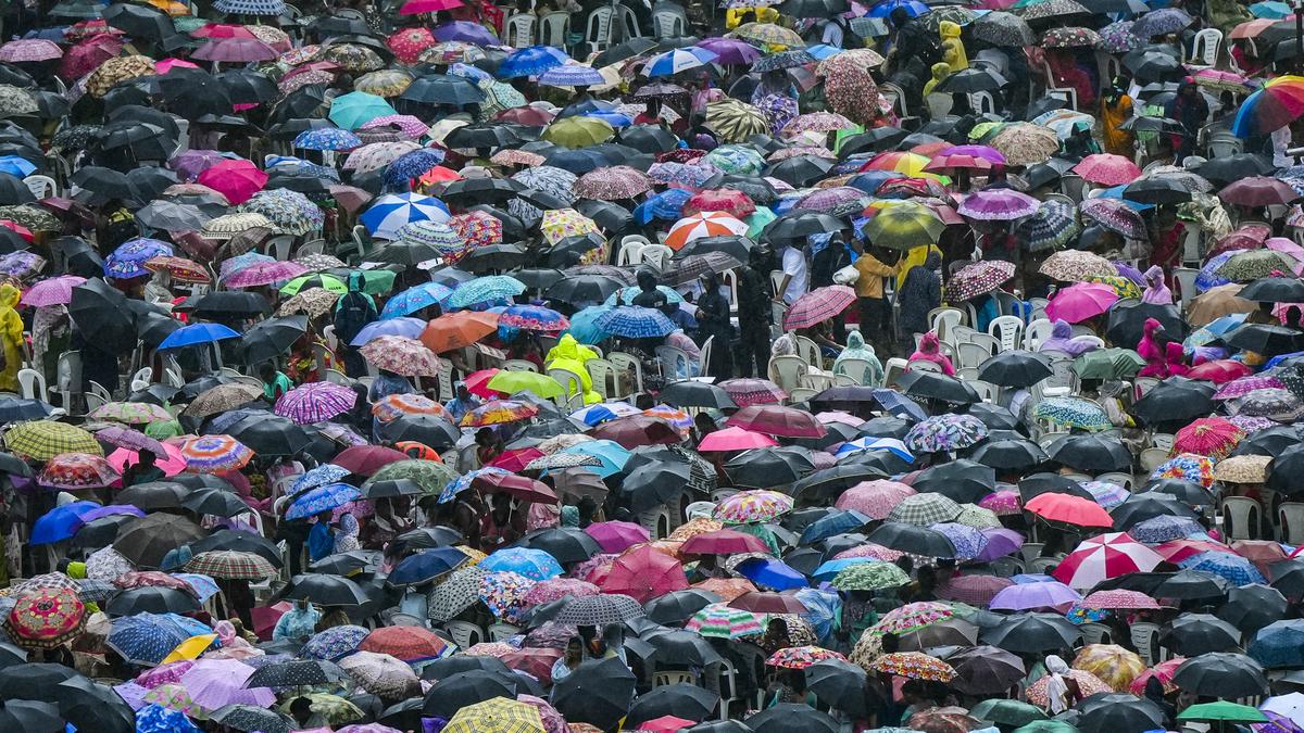 Heavy rains lash Mumbai; public transport services experience delays