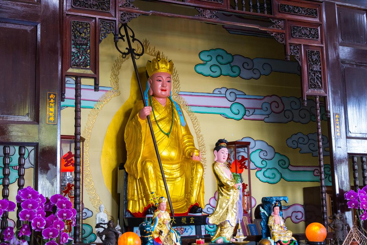 A statue of Xuanzang at a temple in Taiwan.