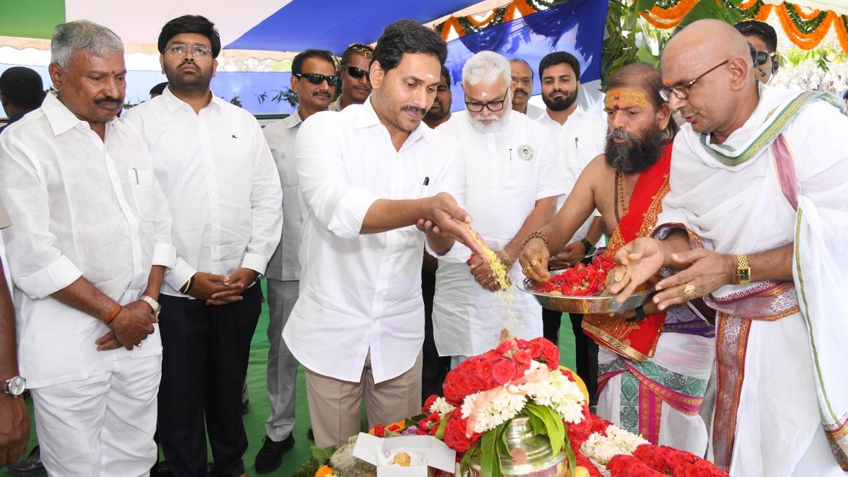 CM opens ₹560-cr. canal releasing Krishna water to Kuppam, Palamaner constituencies